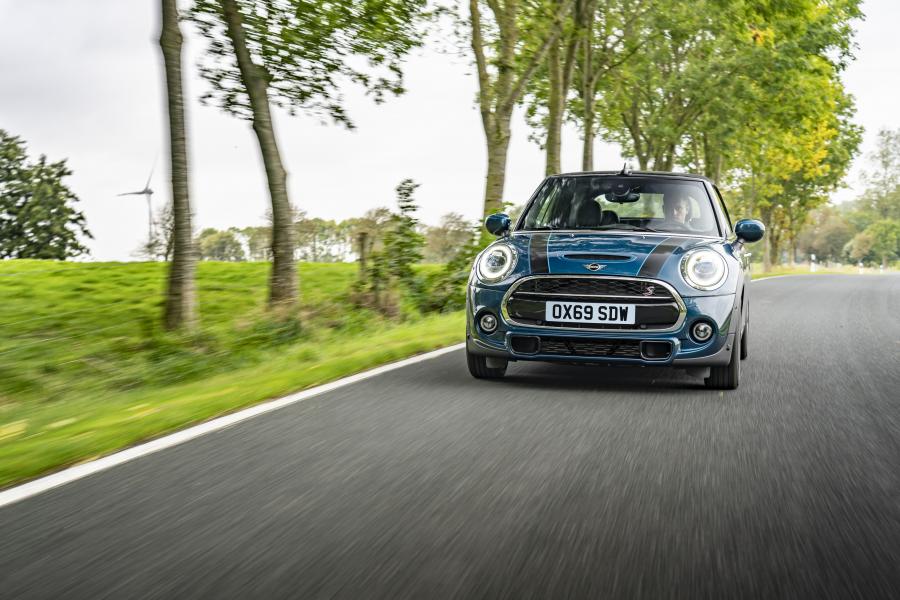  Mini Cooper S Cabrio Sidewalk (F57) 2020 года  (WW) (фото 37 из 53)